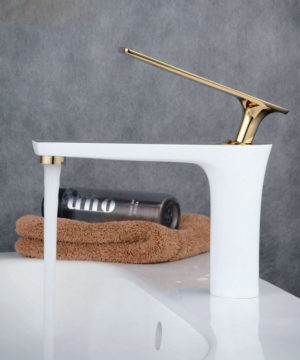 Luxusná vodovodná batéria v modernom prevedeníLuxusná vodovodná batéria v modernom prevedení