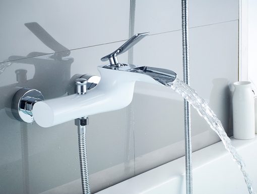 Luxusná vaňová batéria so sprchou v modernom dizajne