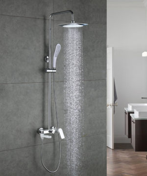 Moderný sprchový panel s hlavovou sprchou a ručnou sprškou