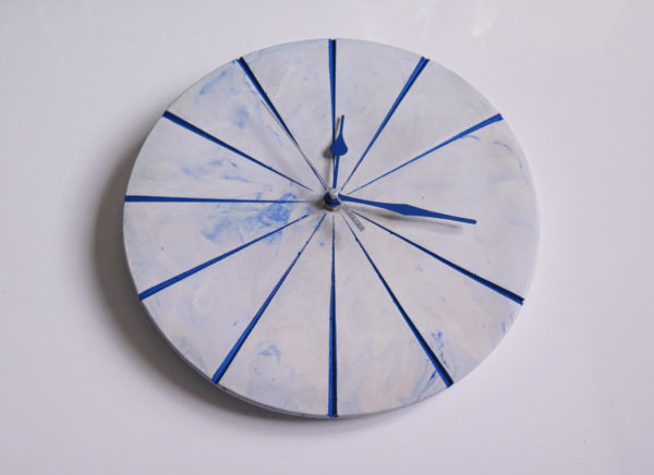 Ručne vyrobené nástenné hodiny - Blue marble