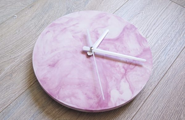 Ručne vyrobené nástenné hodiny - Pink marble mini