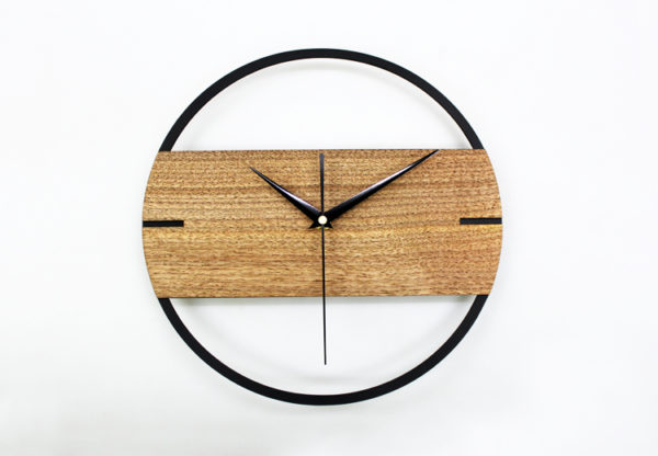 Jedinečné moderné drevené nástenné hodiny