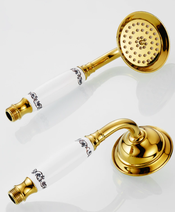 Prepracovaná vaňová batéria a sprcha v zlatej farbe s keramickým dekorom
