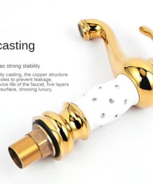 Vintage vodovodná batéria s drobnými kryštálikmi a bielou úpravou