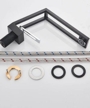 Moderná umývadlová batéria v čierno-chrómovom dizajne