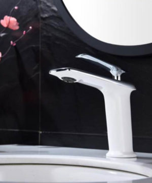 Moderná umývadlová batéria v bielo - chrómovom prevedení